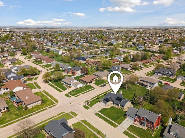 1955 Charleston Drive, Marion, IA 52302