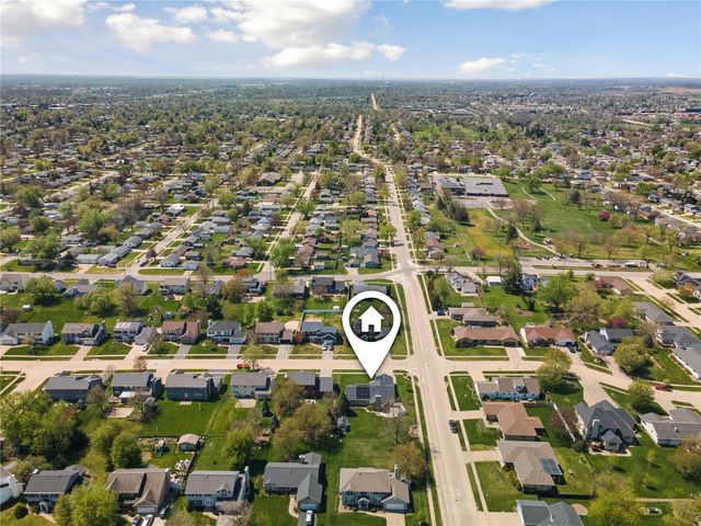1955 Charleston Drive, Marion, IA 52302
