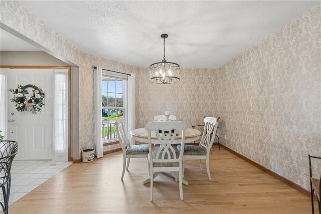 1955 Charleston Drive, Marion, IA 52302