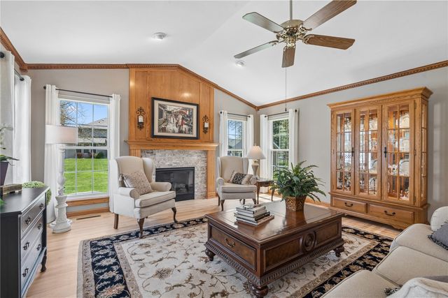 1955 Charleston Drive, Marion, IA 52302