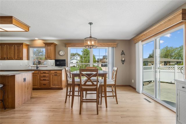 1955 Charleston Drive, Marion, IA 52302