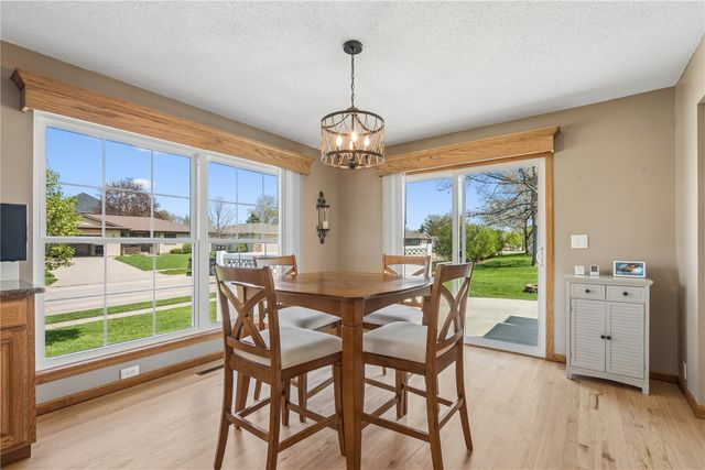 1955 Charleston Drive, Marion, IA 52302