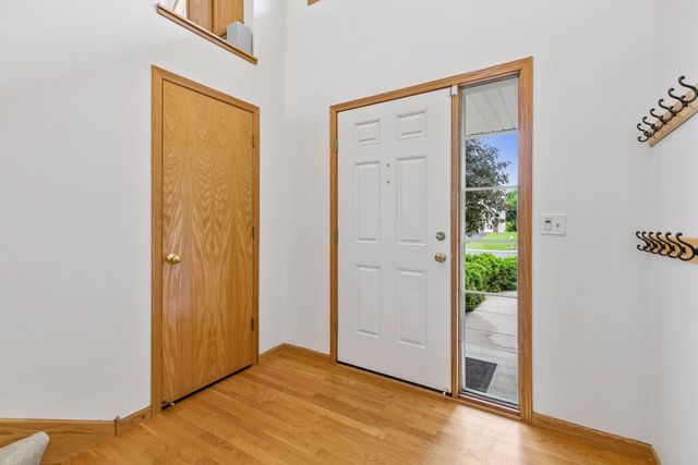909 Basenji Curve, Shakopee, MN 55379