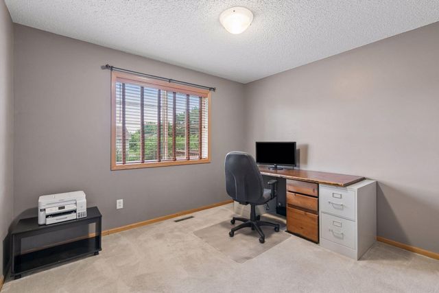 909 Basenji Curve, Shakopee, MN 55379