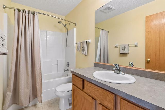 909 Basenji Curve, Shakopee, MN 55379