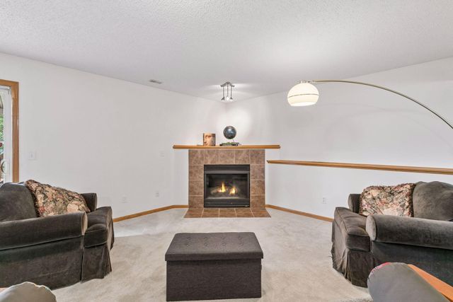 909 Basenji Curve, Shakopee, MN 55379