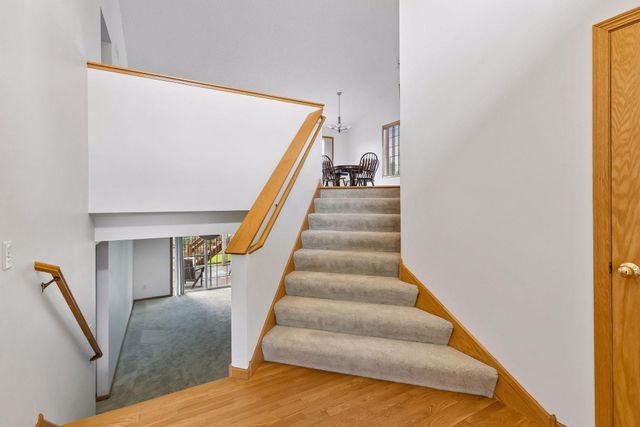 909 Basenji Curve, Shakopee, MN 55379