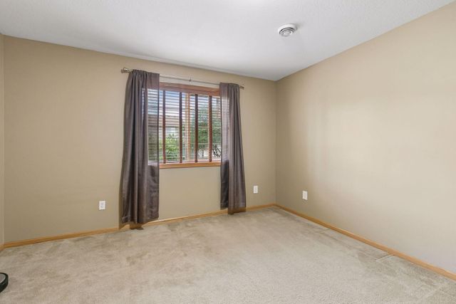 909 Basenji Curve, Shakopee, MN 55379