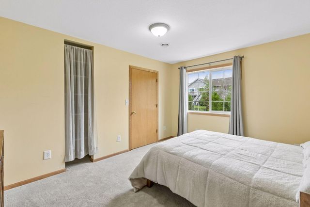 909 Basenji Curve, Shakopee, MN 55379