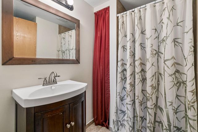 909 Basenji Curve, Shakopee, MN 55379