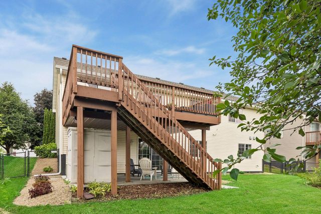 909 Basenji Curve, Shakopee, MN 55379