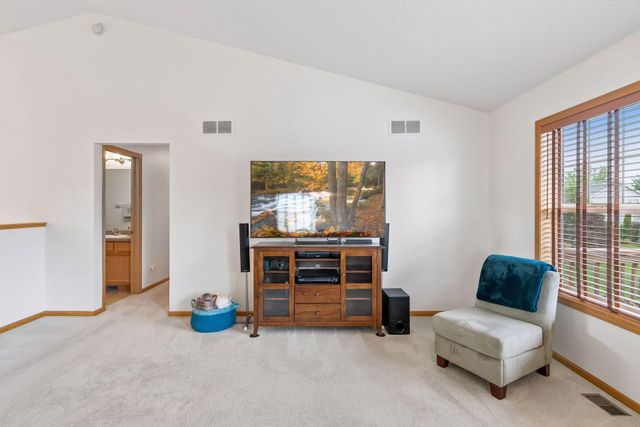 909 Basenji Curve, Shakopee, MN 55379