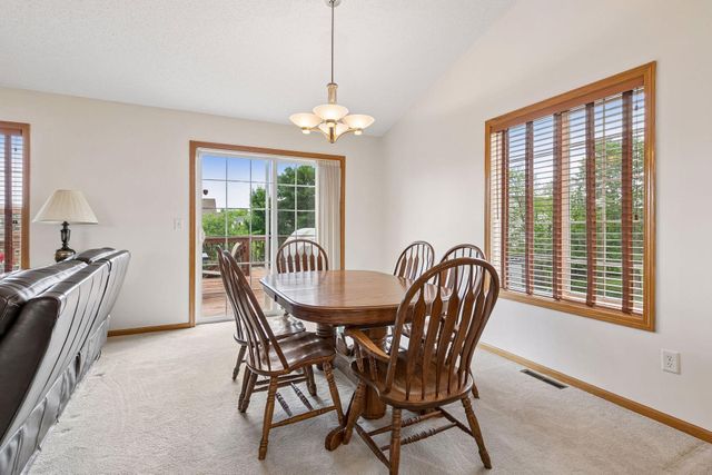 909 Basenji Curve, Shakopee, MN 55379