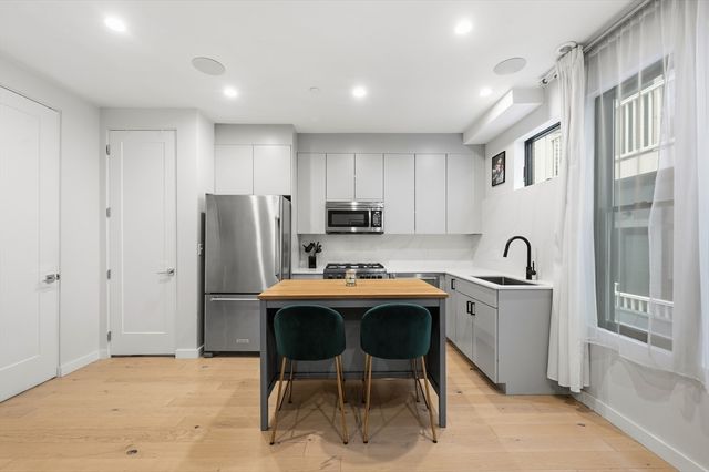 340 W 2nd St 5A, Boston, MA 02127