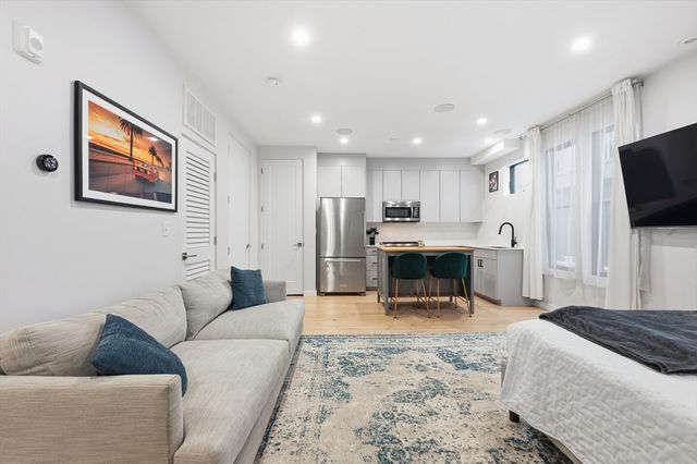 340 W 2nd St 5A, Boston, MA 02127