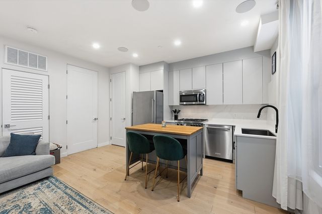 340 W 2nd St 5A, Boston, MA 02127