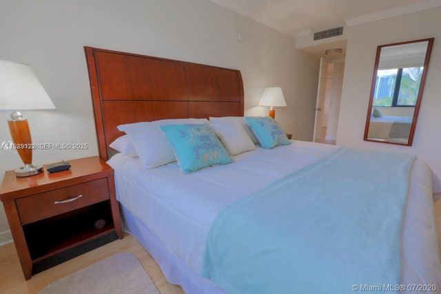 301 Golden Isles Dr 506, Hallandale Beach, FL 33009