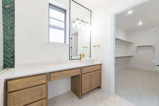 109 Strawberry LN, Georgetown, TX 78628