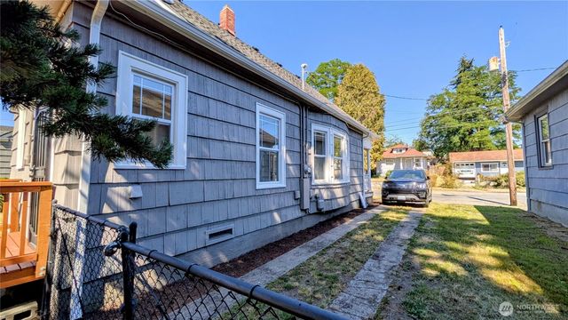 1220 S Adams Street, Tacoma, WA 98405