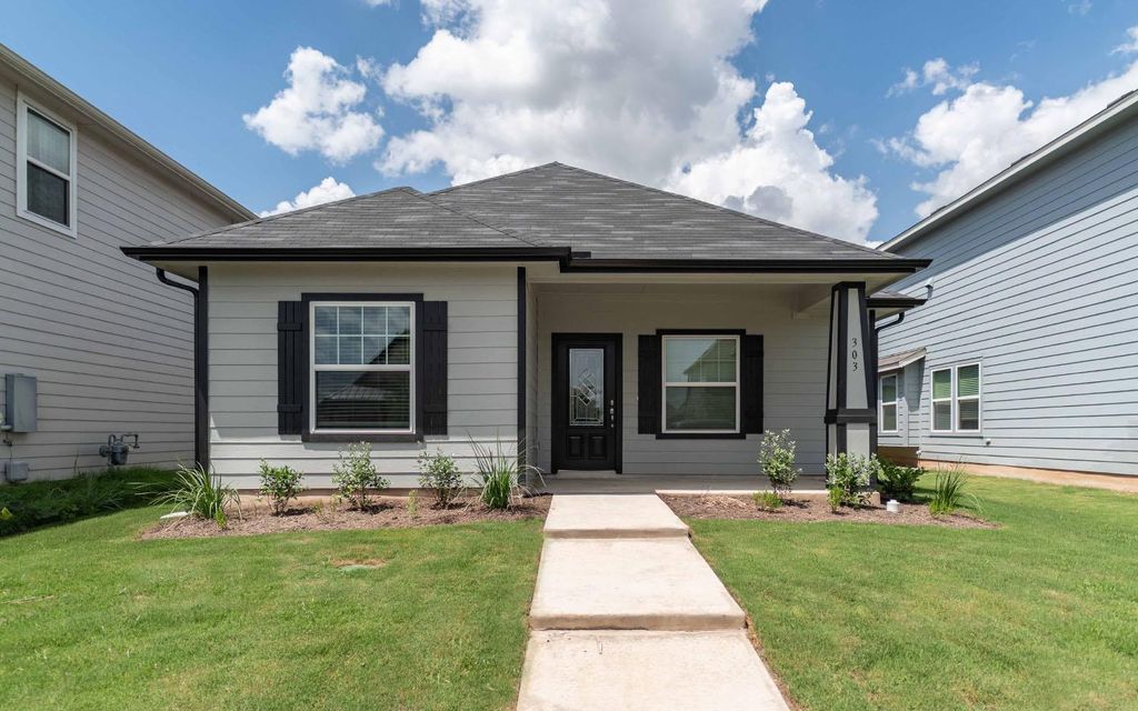 303 Clearlake DR, Hutto, TX 78634