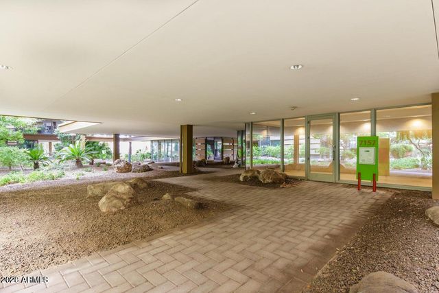 7157 E RANCHO VISTA Drive 2001, Scottsdale, AZ 85251