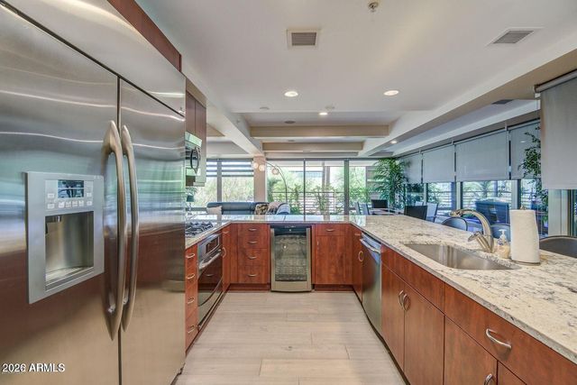 7157 E RANCHO VISTA Drive 2001, Scottsdale, AZ 85251