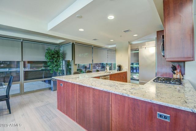 7157 E RANCHO VISTA Drive 2001, Scottsdale, AZ 85251
