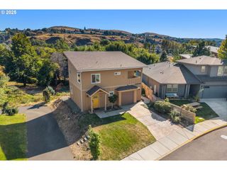 192 HONEY SUCKLE Ln, The Dalles, OR 97058