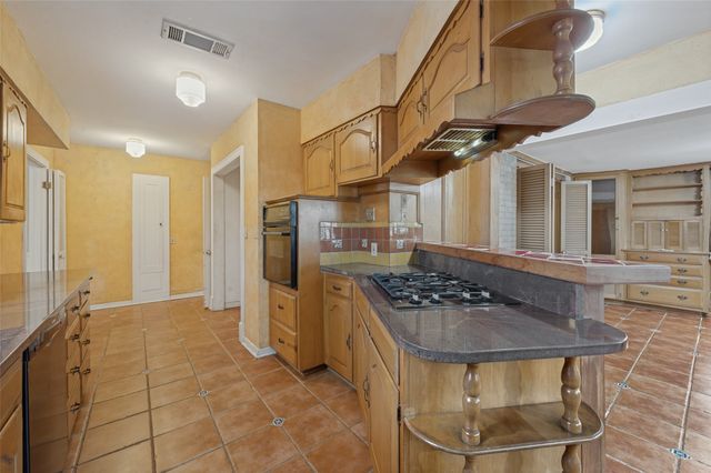 707 N Oak Cliff Boulevard, Dallas, TX 75208