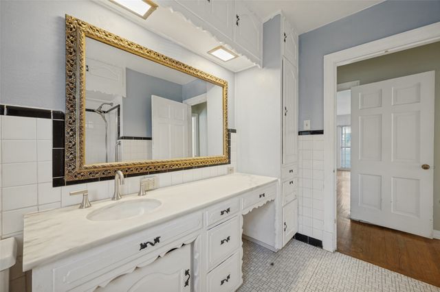 707 N Oak Cliff Boulevard, Dallas, TX 75208