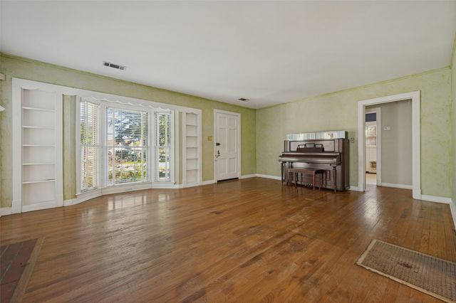 707 N Oak Cliff Boulevard, Dallas, TX 75208