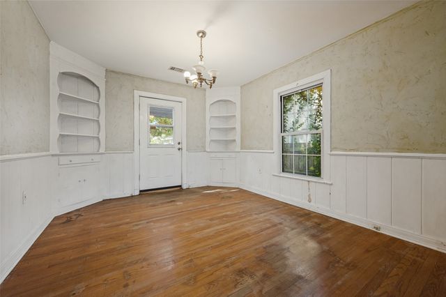 707 N Oak Cliff Boulevard, Dallas, TX 75208