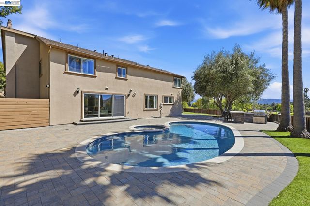 3309 Burning Tree Dr, San Ramon, CA 94583