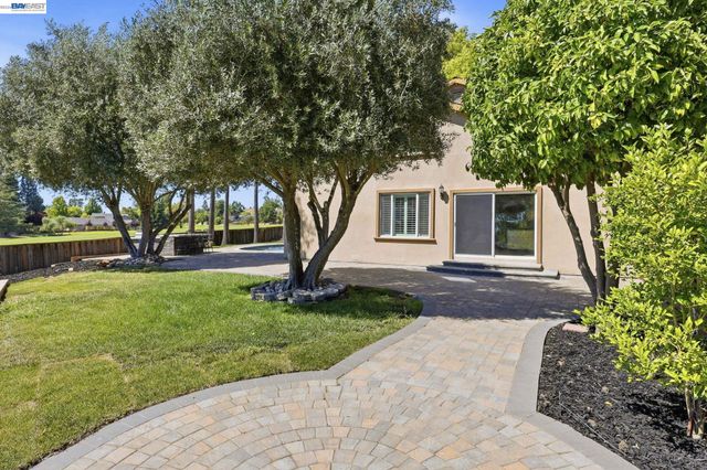 3309 Burning Tree Dr, San Ramon, CA 94583