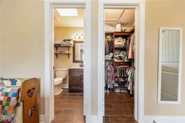 250 NE 10th PL, Cape Coral, FL 33909