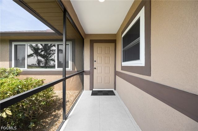 250 NE 10th PL, Cape Coral, FL 33909