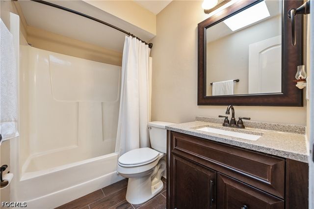 250 NE 10th PL, Cape Coral, FL 33909