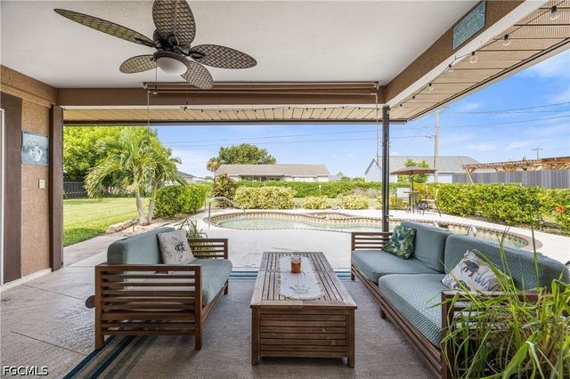 250 NE 10th PL, Cape Coral, FL 33909