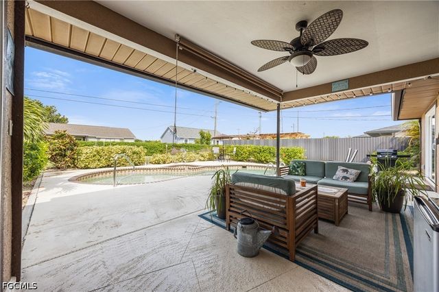 250 NE 10th PL, Cape Coral, FL 33909