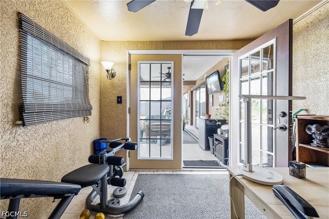 250 NE 10th PL, Cape Coral, FL 33909