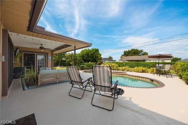 250 NE 10th PL, Cape Coral, FL 33909