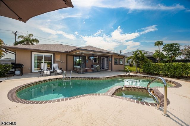 250 NE 10th PL, Cape Coral, FL 33909