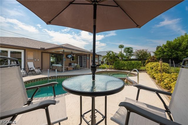 250 NE 10th PL, Cape Coral, FL 33909