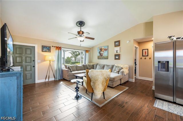 250 NE 10th PL, Cape Coral, FL 33909