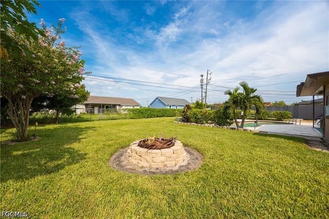 250 NE 10th PL, Cape Coral, FL 33909