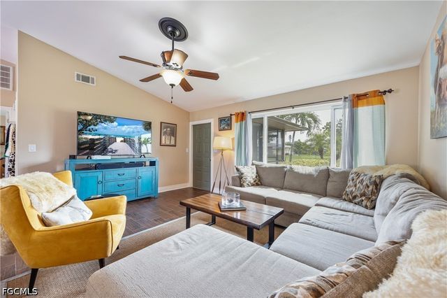 250 NE 10th PL, Cape Coral, FL 33909
