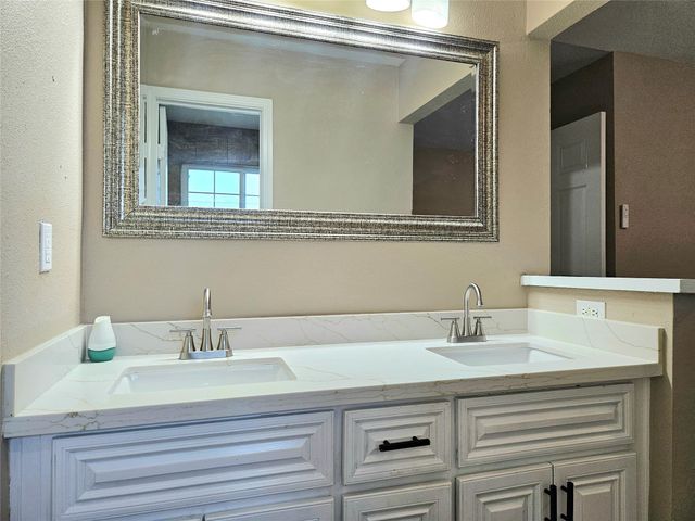 4231 Southchase Lane, Houston, TX 77014