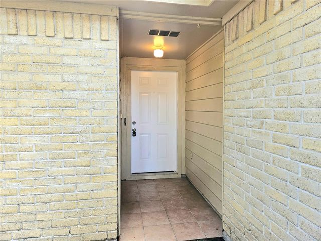 4231 Southchase Lane, Houston, TX 77014
