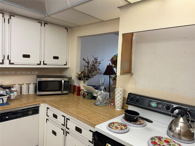 600 Parkview Dr 717, Hallandale Beach, FL 33009