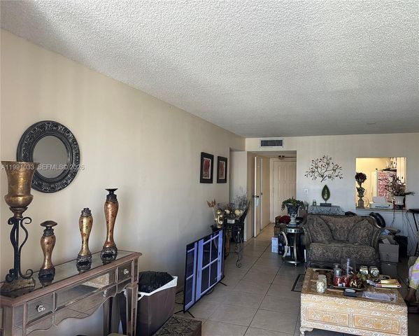 600 Parkview Dr 717, Hallandale Beach, FL 33009